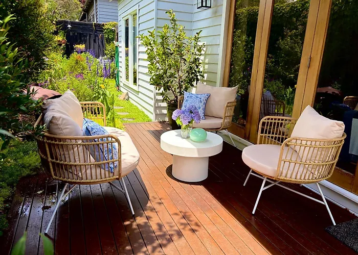 The Small House - Mid Century Gem In Wine County'S Healesville